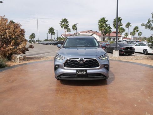 Used 2021 Toyota Highlander Limited image 6
