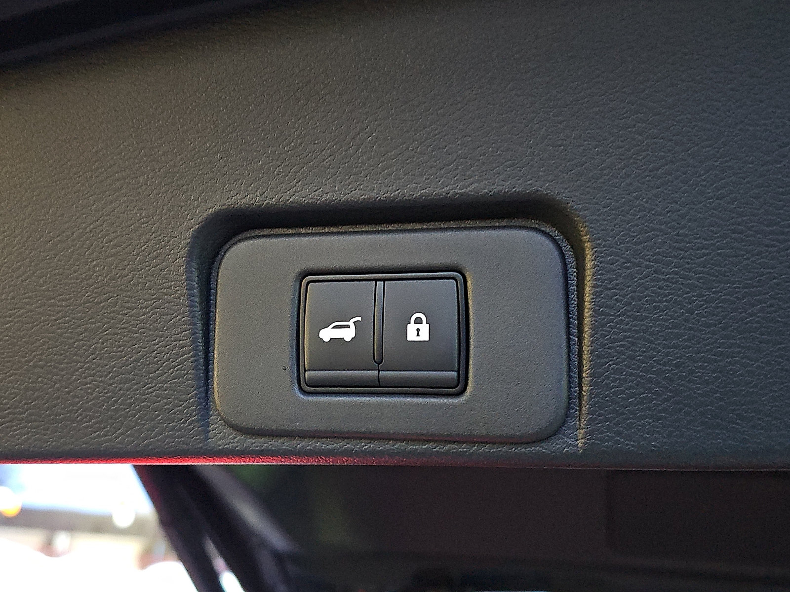Used 2025 Nissan Rogue SL AWD/4WD image 29