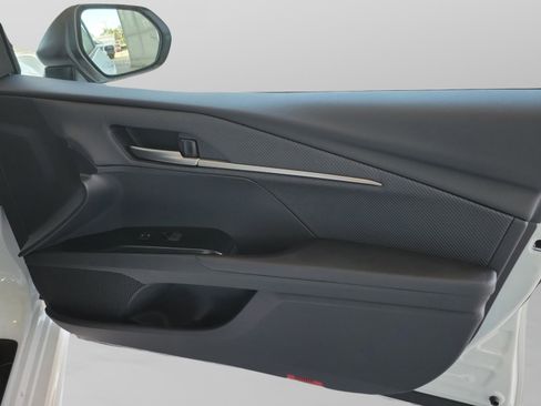 Used 2026 Toyota Camry SE image 27