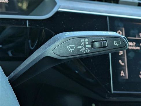 Used 2022 Audi e-tron Premium Plus w/ Premium Plus Package AWD/4WD image 8