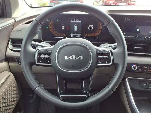 Used 2025 Kia Carnival EX FWD image 35