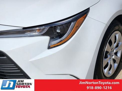 Used 2025 Toyota Corolla LE image 10