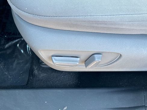 Used 2021 Toyota Highlander LE image 50