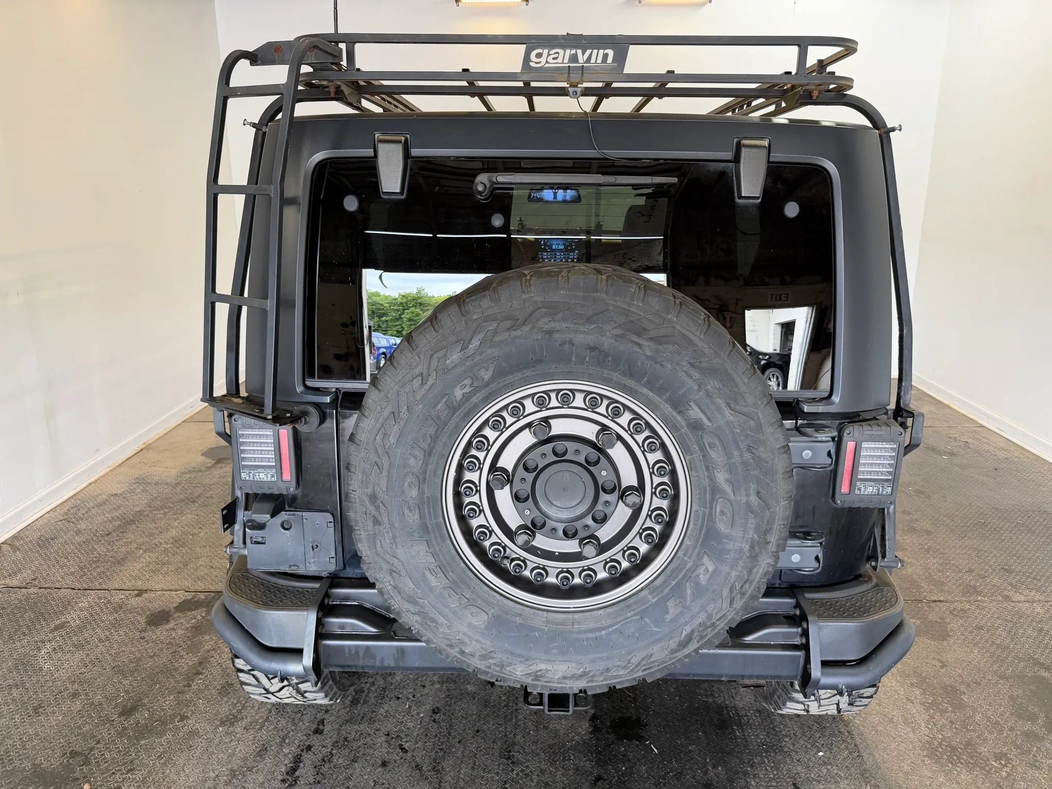 Used 2017 Jeep Wrangler Unlimited Sahara AWD/4WD image 6