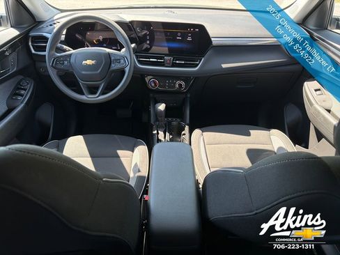 Certified 2025 Chevrolet TrailBlazer LT AWD/4WD image 21