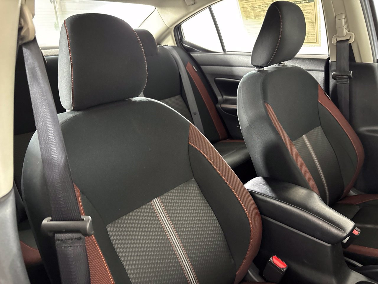 Used 2024 Nissan Versa SR FWD image 28