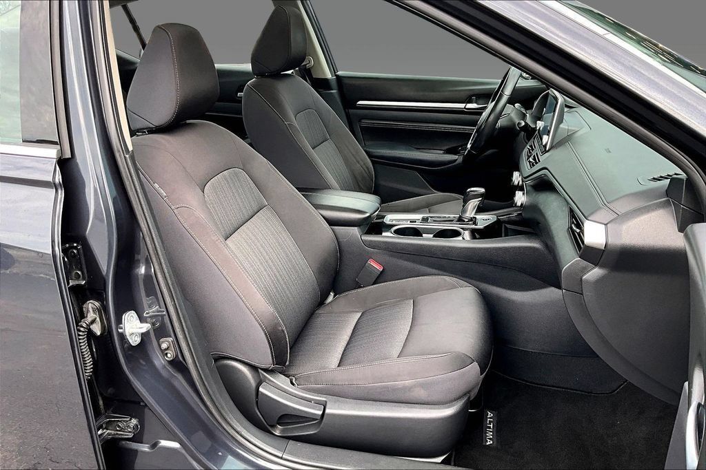 Used 2020 Nissan Altima 2.5 SV FWD image 4