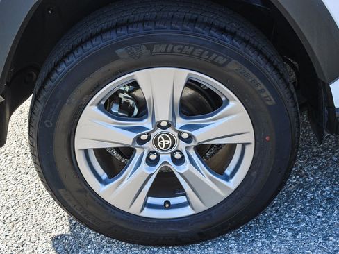 Used 2025 Toyota RAV4 XLE image 12