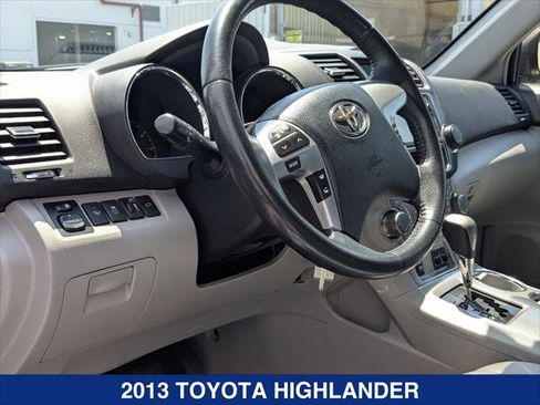 Used 2013 Toyota Highlander SE FWD image 12