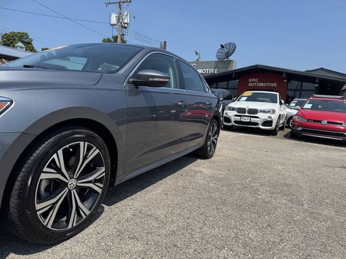 Used 2021 Volkswagen Passat 2.0T SE FWD image 9