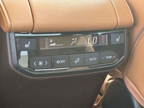 Used 2022 Toyota Highlander Platinum AWD/4WD image 13