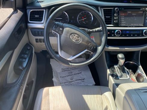 Used 2016 Toyota Highlander Plus AWD/4WD image 11