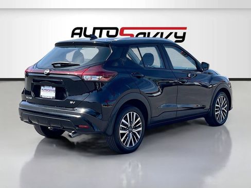Used 2023 Nissan Kicks SV w/ Interior Electronics Package FWD image 7