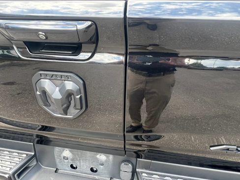 Used 2020 RAM 1500 Limited w/ Black Appearance Package AWD/4WD image 19
