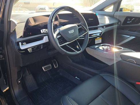 New 2026 Cadillac Optiq Luxury 1 image 24