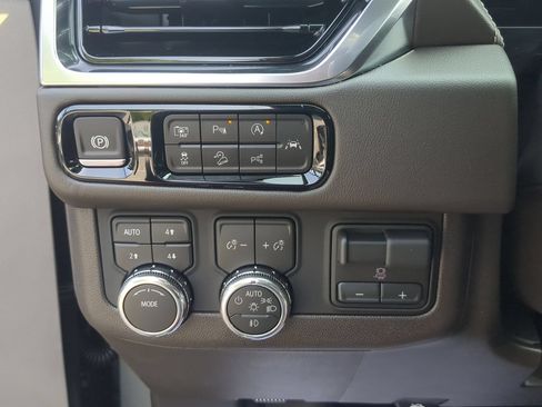 New 2026 GMC Yukon Elevation w/ Elevation Premium Package AWD/4WD image 18