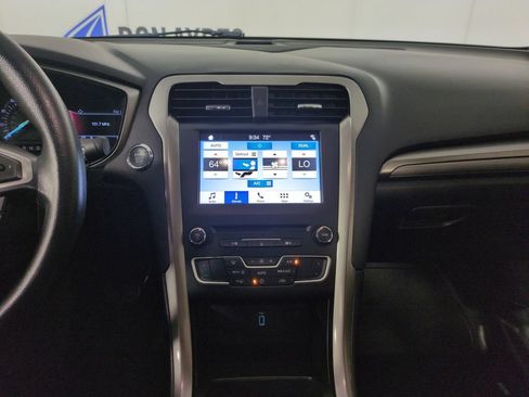 Used 2018 Ford Fusion SE w/ Fusion SE Technology Package FWD image 18