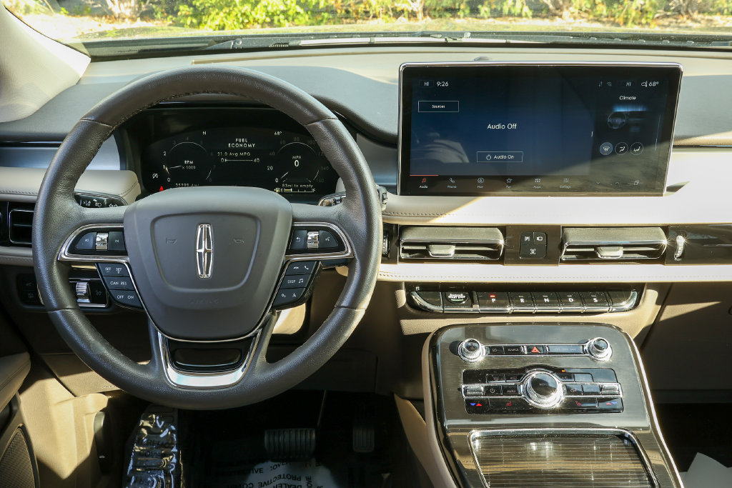 Used 2023 Lincoln Nautilus AWD w/ Premium Package image 7