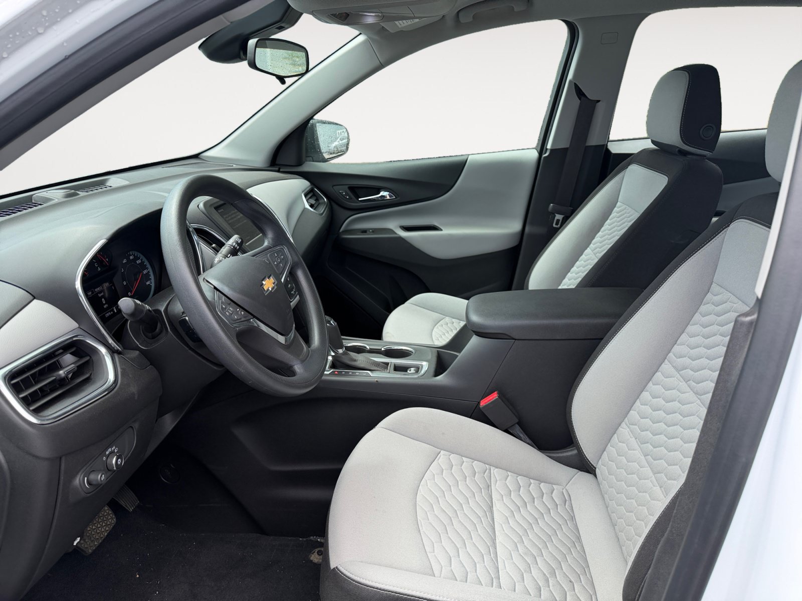 Used 2020 Chevrolet Equinox LS w/ LPO, Floor Liner Package AWD/4WD image 9