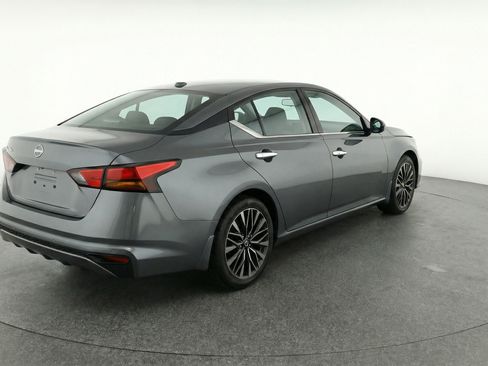 Used 2025 Nissan Altima 2.5 SV FWD image 6