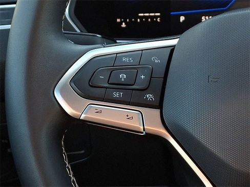 Used 2022 Volkswagen Tiguan SE image 23