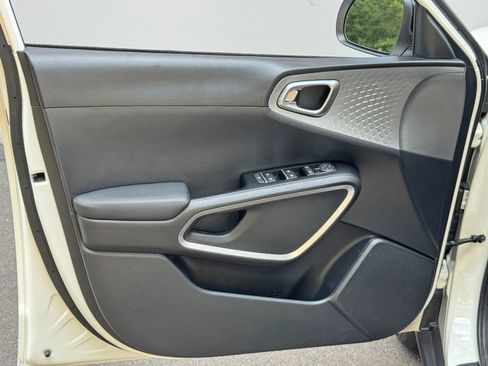 Used 2025 Kia Soul S FWD image 38
