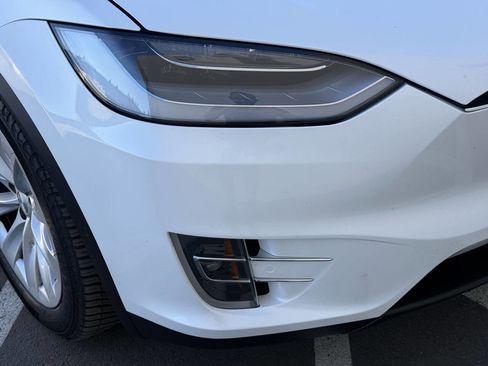 Used 2020 Tesla Model X image 38