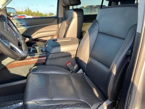 Used 2019 GMC Yukon XL SLT w/ Open Road Package AWD/4WD image 16