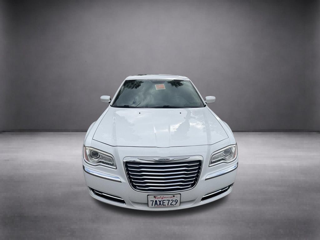 Used 2013 Chrysler 300 RWD image 3
