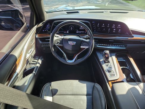 Used 2022 Cadillac Escalade Premium Luxury AWD/4WD image 12