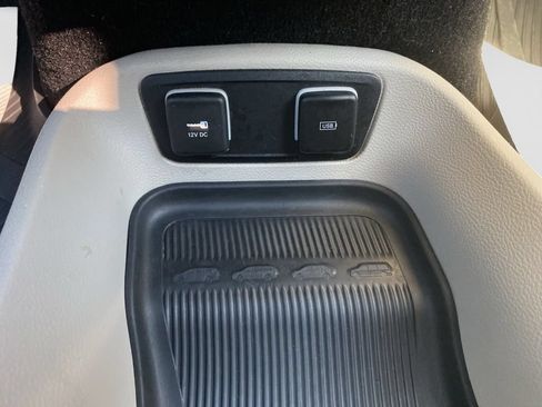 Used 2020 Chrysler Pacifica Touring-L FWD image 36