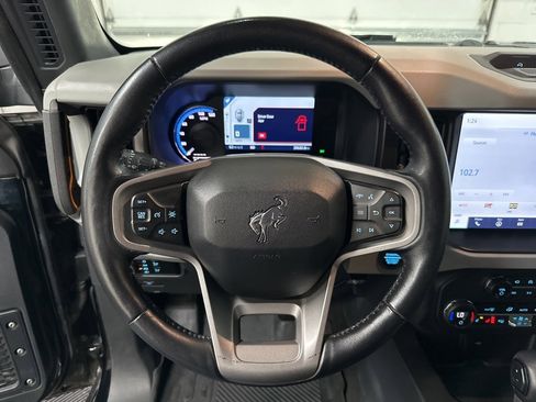 Used 2023 Ford Bronco Badlands image 16