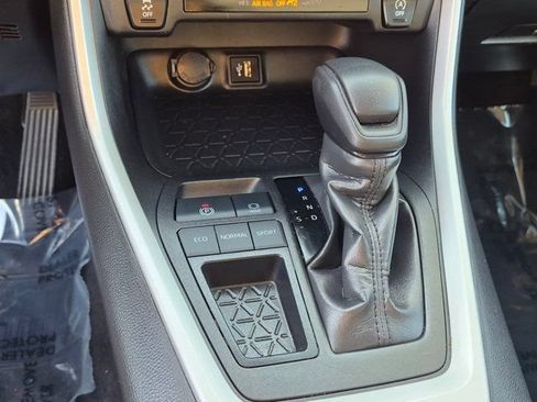 Used 2025 Toyota RAV4 XLE FWD image 20
