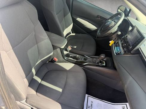 Used 2022 Toyota Corolla LE FWD image 25