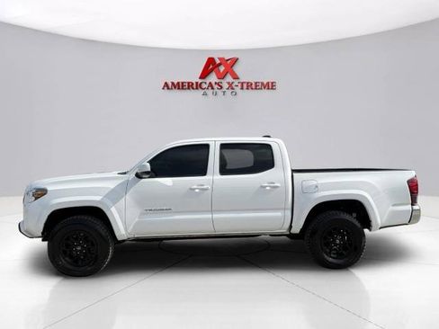 Used 2022 Toyota Tacoma SR5 RWD image 2