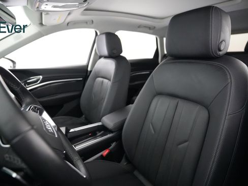 Used 2024 Audi Q8 e-tron Premium Plus image 4