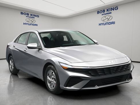 New 2026 Hyundai Elantra SE FWD image 16