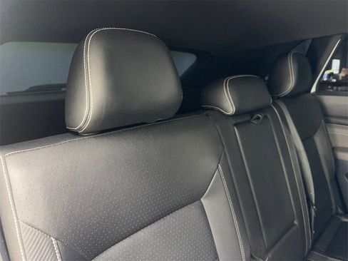 Used 2021 Volkswagen Atlas Cross Sport SE image 40