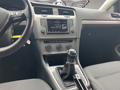Used 2016 Volkswagen Golf S image 13