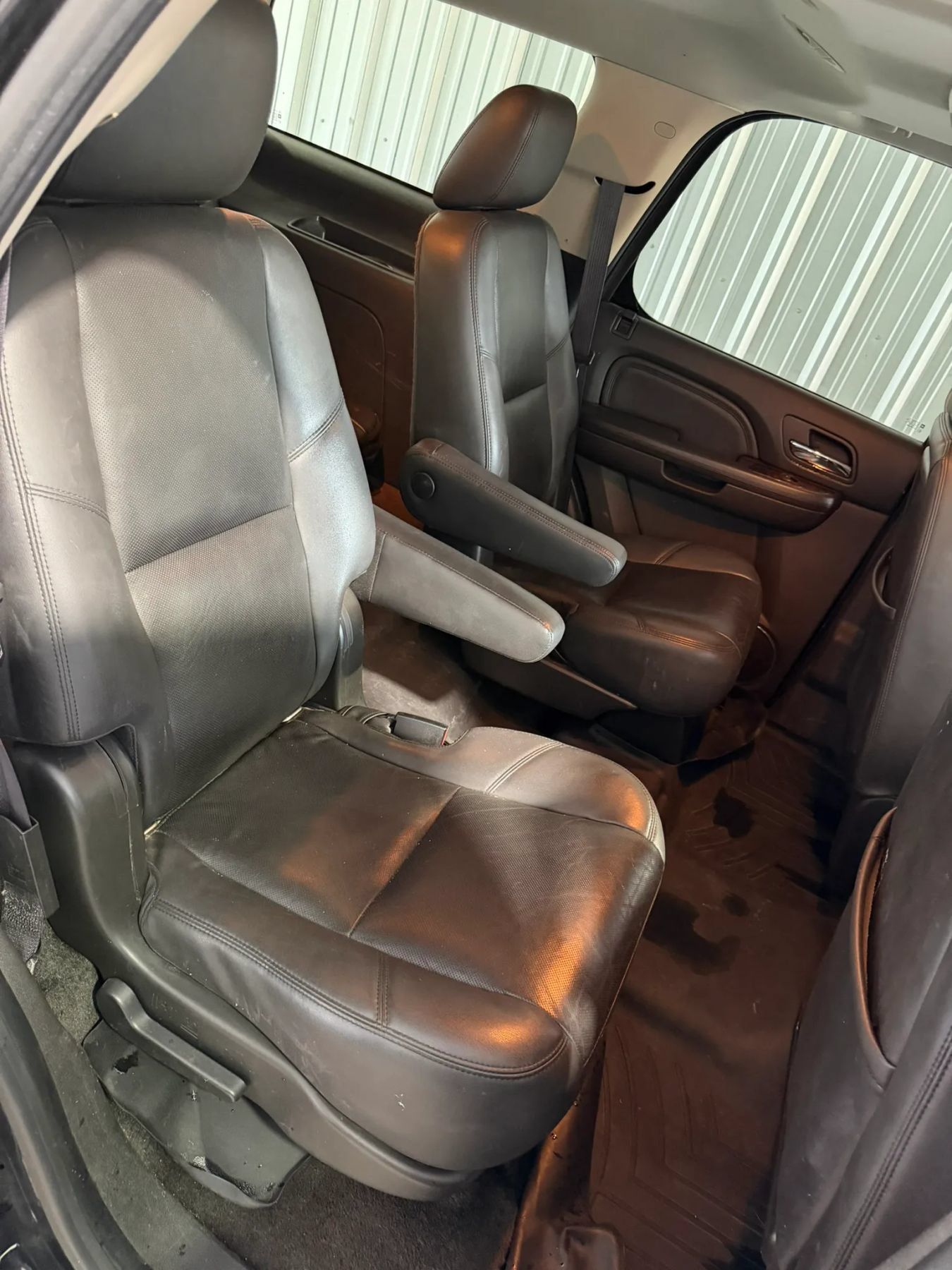 Used 2011 GMC Yukon Denali RWD image 29