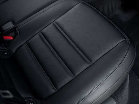 Certified 2026 Porsche Macan AWD/4WD image 41