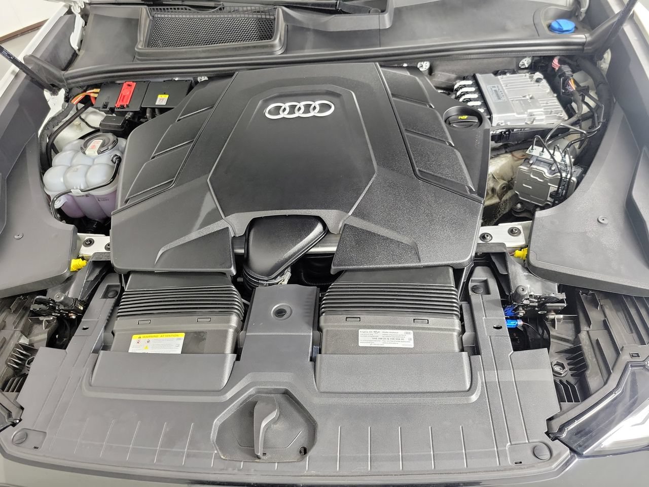 Used 2023 Audi Q8 Premium Plus w/ Premium Plus Package AWD/4WD image 31