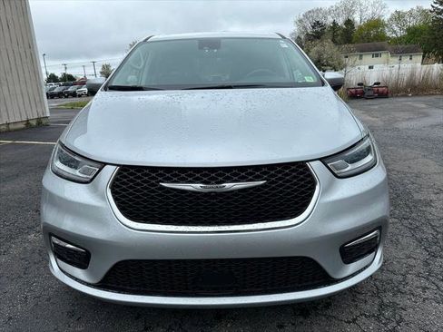 Certified 2023 Chrysler Pacifica Touring-L FWD image 12