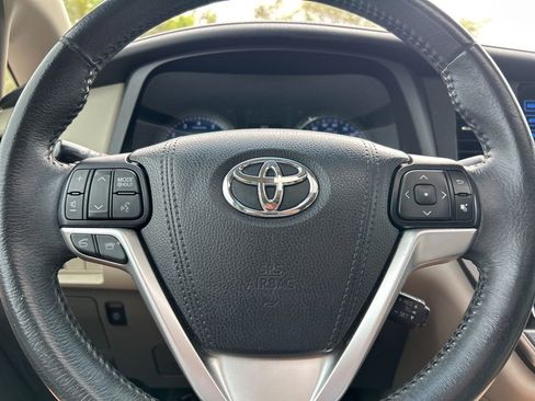 Used 2017 Toyota Sienna XLE w/ XLE Navigation Package image 25