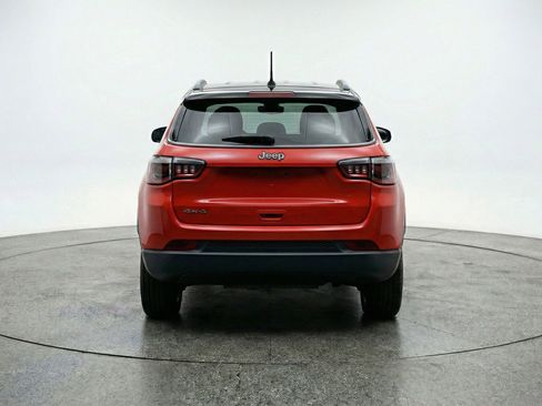 Used 2025 Jeep Compass Trailhawk AWD/4WD image 6