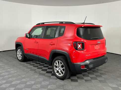 Used 2019 Jeep Renegade Latitude w/ Cold Weather Group AWD/4WD image 4