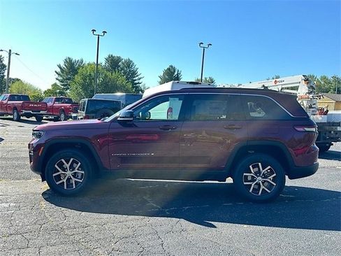 New 2025 Jeep Grand Cherokee Limited image 4