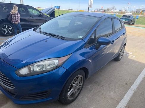 Used 2018 Ford Fiesta SE image 1