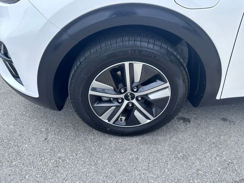 Certified 2022 Kia Niro EX FWD image 32