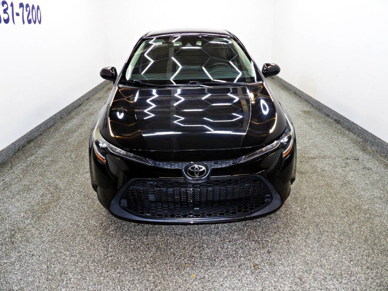 Used 2021 Toyota Corolla LE FWD image 2
